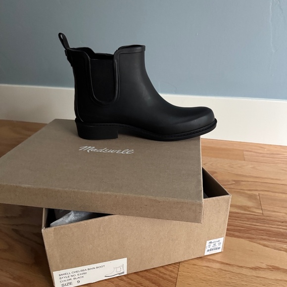 Chelsea Rain Boots - Picture 1 of 2